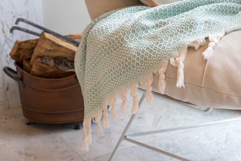 Creating a Cozy Atmosphere with Thoughtful Home Decor Choices